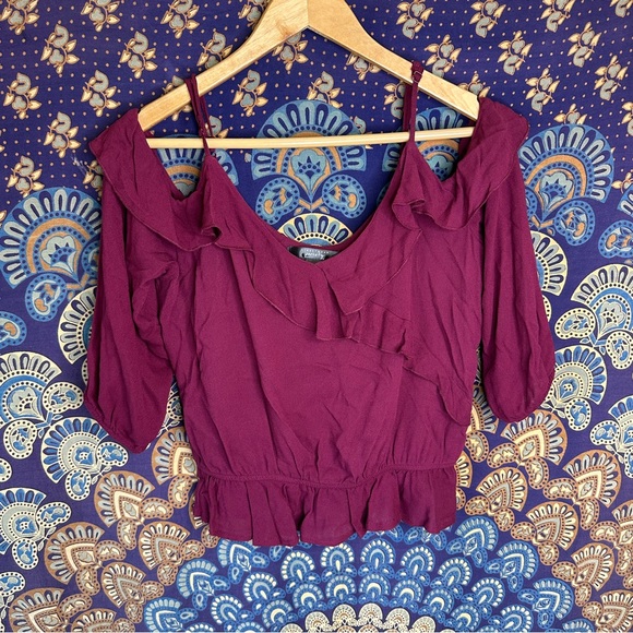 🦋5/20$🦋 maroon off the shoulder blouse - Picture 1 of 6